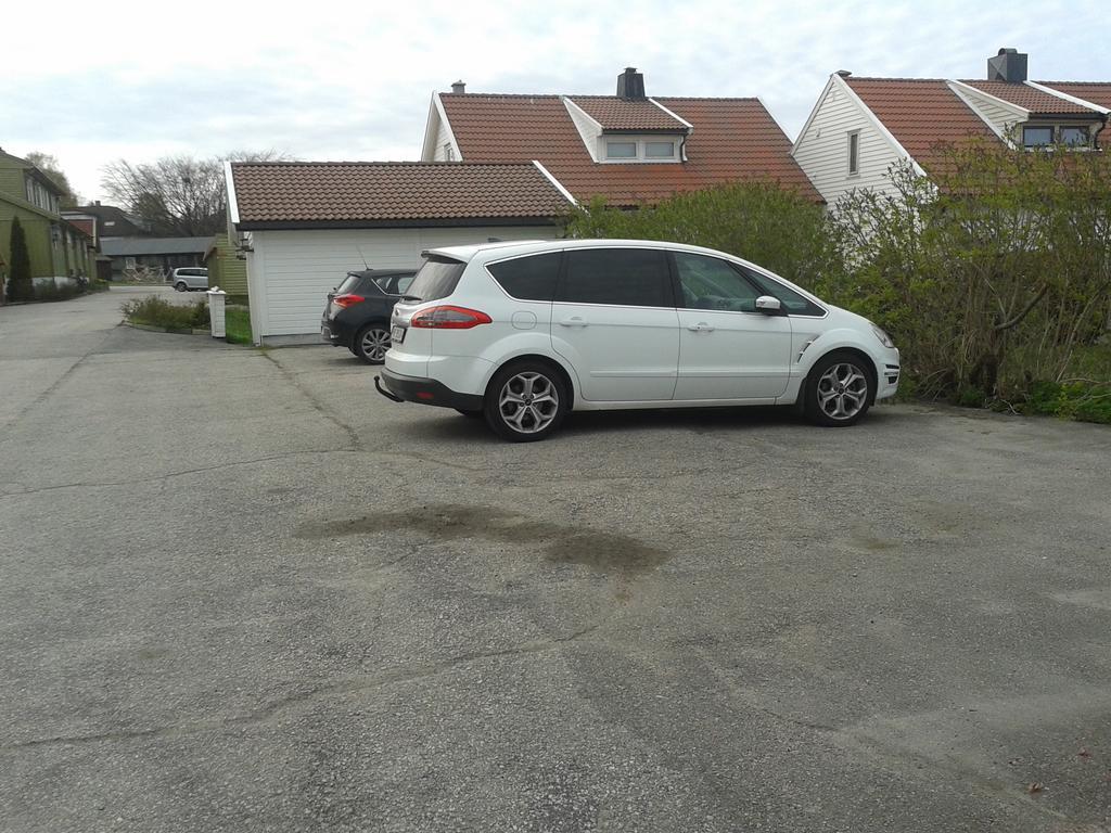 Apartment Tryms Vei 20A - Stor Leilighet Kristiansand Exteriör bild